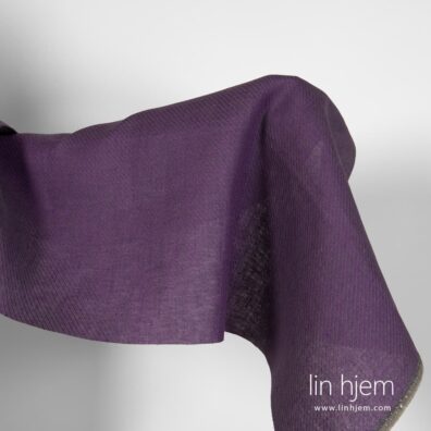 Linstoff i lilla striper.