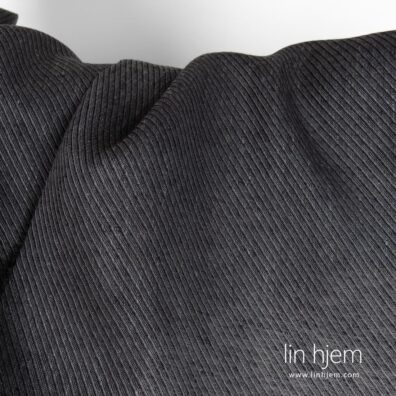 Grått-svart stripete linstoff.