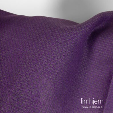 Mønstret lilla linstoff.