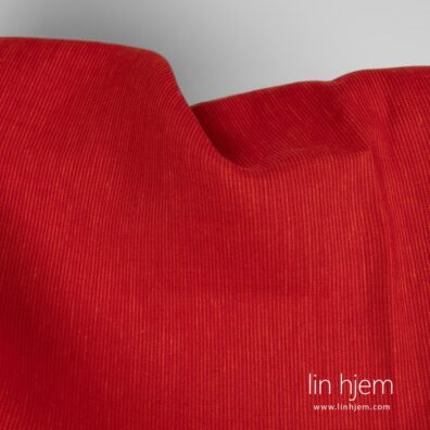 Rødt 100% linstoff i striper.