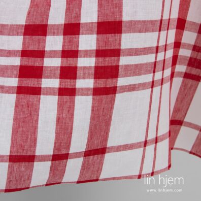 Hvitt-rødt rutete linstoff.