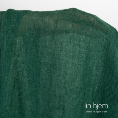 Vasket 100% linstoff i grønn farge.