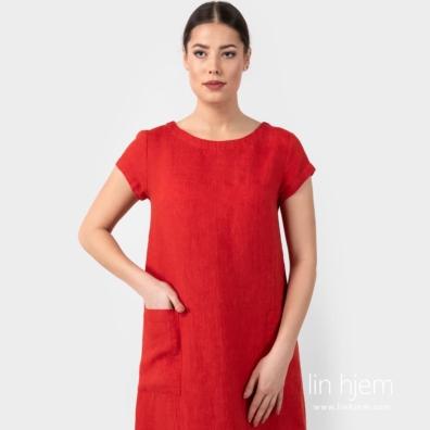 Rød farget linkjole av OLIVIA kolleksjon.