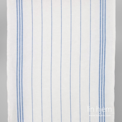 Halvlin stoff i blå striper.