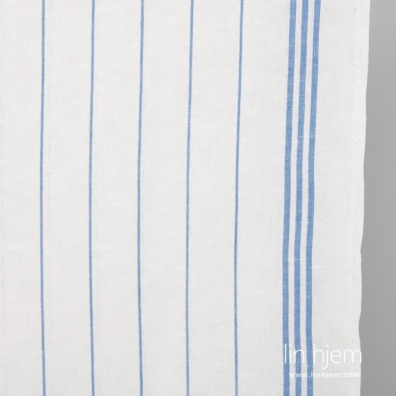 Blått stripete halvlin stoff.