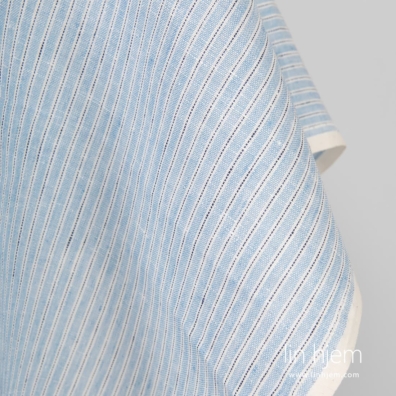 Stripete 100% linstoff, lys blå.