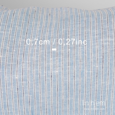 Lyseblått 100% linstoff, stripete.