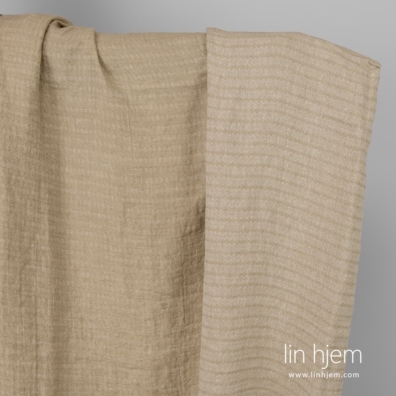 Vasket linstoff i brunaktige romber.