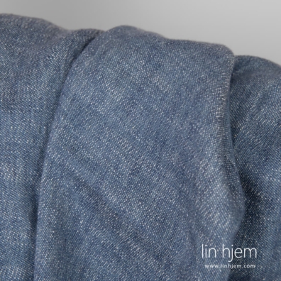 Tosidig vasket blått-hvitt halvlin stoff.