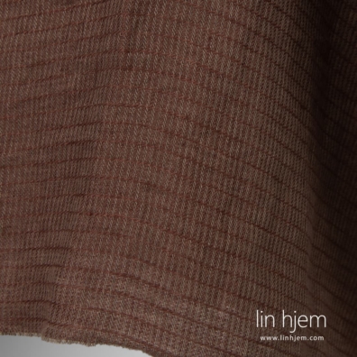 Vasket stripete linstoff i brun farge.