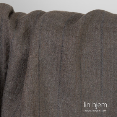 Grått-brunt stripete linstoff.