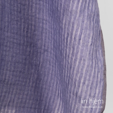 Rutete vasket 100% linstoff i lilla farge.