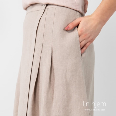 Lysegrått skjørt av LUNGO kolleksjon.