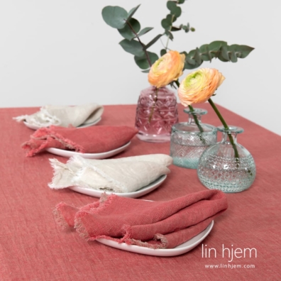 MANTIS duk av 100% linstoff, rødaktig.