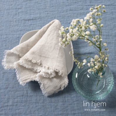 Lysegrå serviett av 100% linstoff, MANTIS.