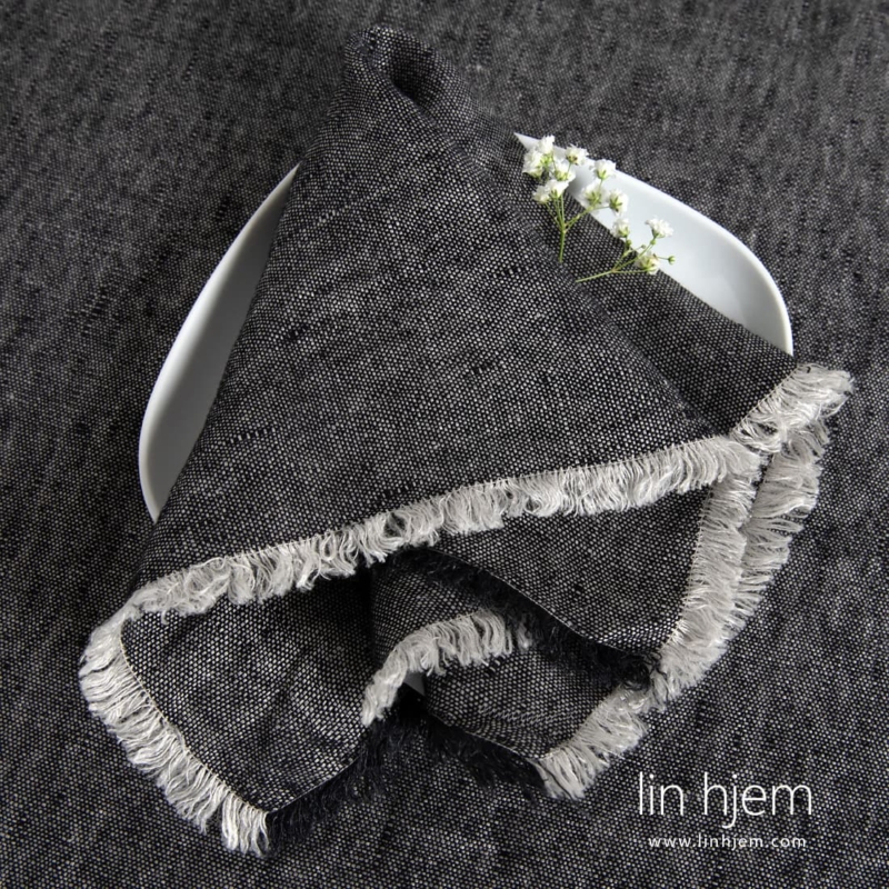 MANTIS svart linserviett.