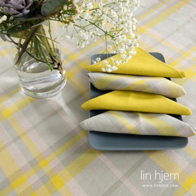 Grå-gul rutete LOZANA duk.