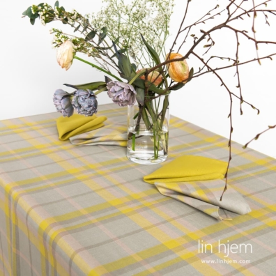 Grå-gul rutete linduk.