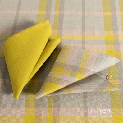 Grå-gul rutete duk av LOZANA kolleksjon.