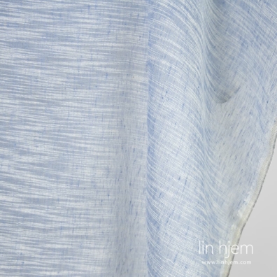 Hvit stripete blåaktig halvlin stoff.