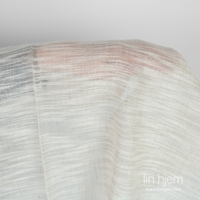 Gråaktig stripete lin-bomulls stoff.