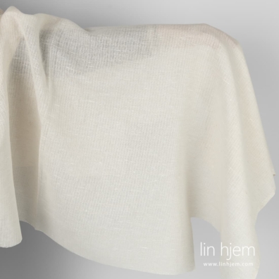 Gjennomsiktig stripete brunaktig halvlin stoff.