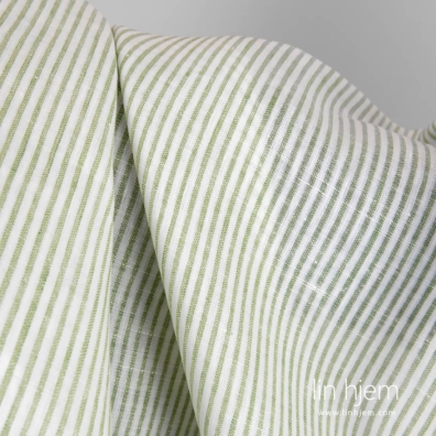 Lysegrønt stripete linstoff