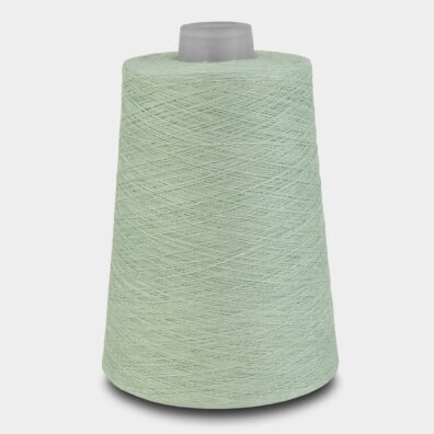 Lys grønn lingarn som passer til hekling, strikking, veving