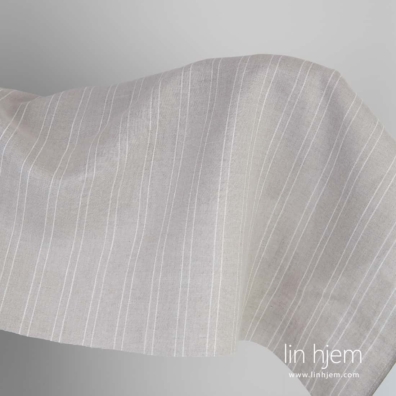 Linstoff i naturlig farge med striper