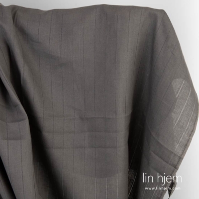 Gråbrunt linstoff med striper