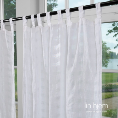 Hvit lingardin med kanal eller løkker