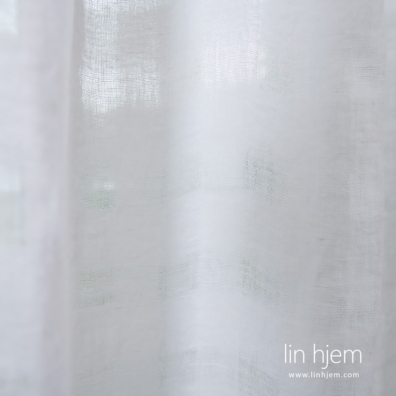 Knallhvit lingardin med ruter