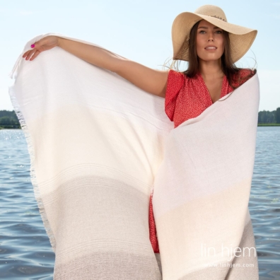 Halvlin brunt strandhåndkle med 2cm frynser