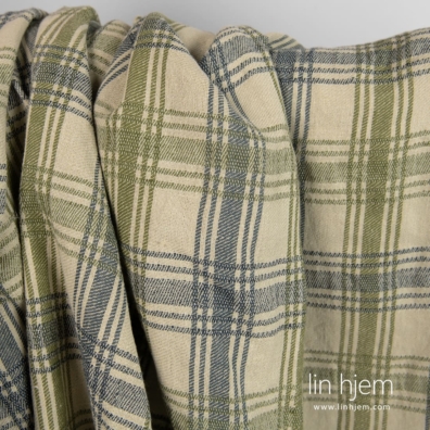 Farge: flere nyanser av grønt og mørkeblått