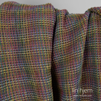 Farge: smaragdgrønn, mørkeblå, sennepsgul, mørk brun, grå, bringebær og lysegrønn