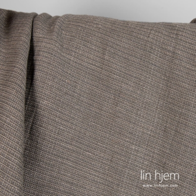 Farge: flere nyanser av grått og naturlig (ufarget) lin