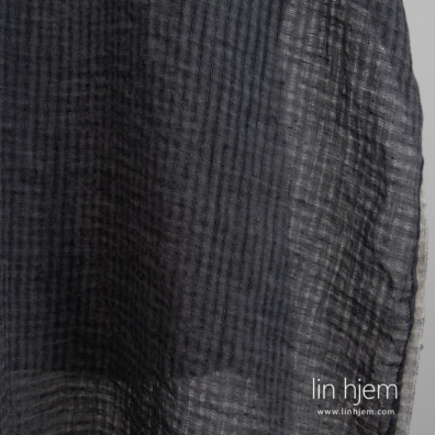 Farge: svart og mørkegrå