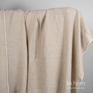 Linstoff i lys kakaofarge med striper, vasket