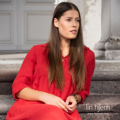 Rød linkjole med 3/4 ermer