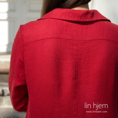 Rød kjole av 100% linstoff.