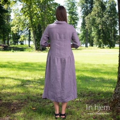 Lang lilla kjole i lin