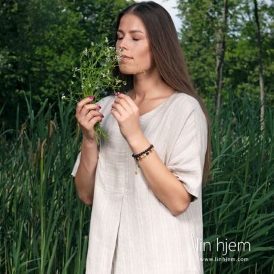 Grå kjole med korte ermer