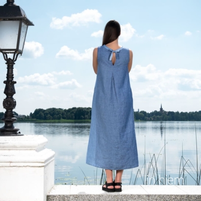 Blå linkjole med bånd på ryggen