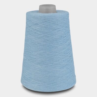 Lingarn i lys babyblå farge som passer til hekling, strikking, veving