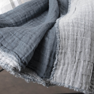 Farge: blågrå, lysegrå