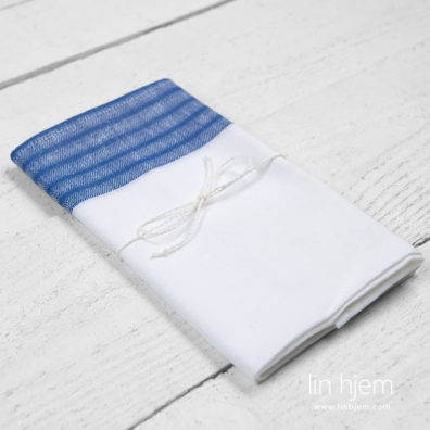 Hvitt kjøkkenhåndkle av lin i bomull med blå striper