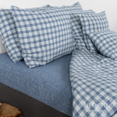 Konfekt: Enkelt flatt ark med søm eller fittingslaken med strikk på kortsidene. Dynetrekk med skjult knappelukking nederst. Putetrekk med klafflukking