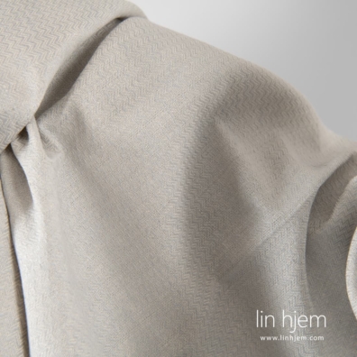 Farge: hvit og blågrå