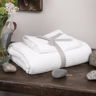 Et sett med hvite lin - bomull håndklær