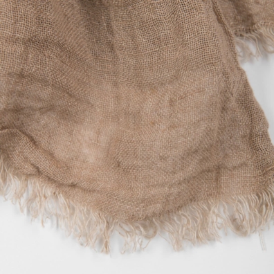 Lysebrunt lin sjal med frynser
